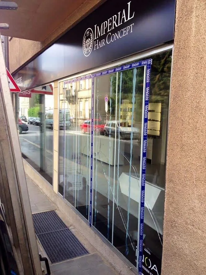 Vitrine de commerce fissurée à remplacer — réparation de vitrage au Luxembourg — Vitralux Bradtke
